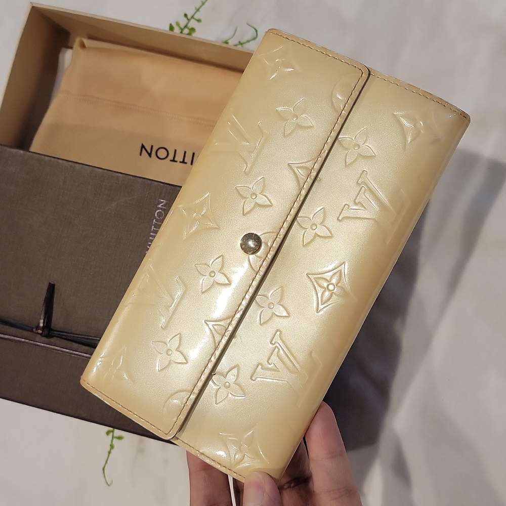 Louis Vuitton Cream Monogram Vernis Patent Continental Wallet